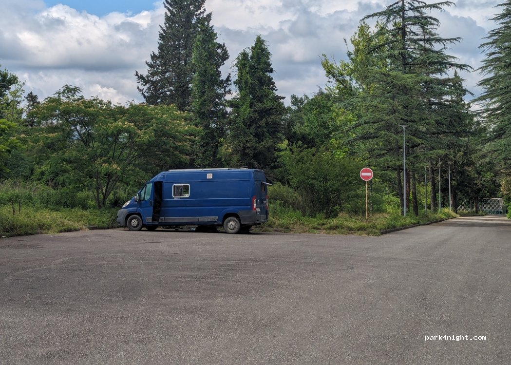 () Tskaltubo - Unnamed Road — foto