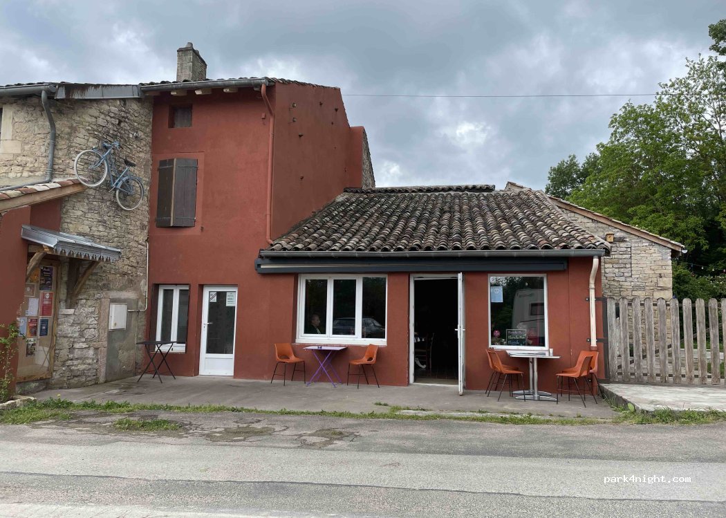 (71700) Tournus - 6 Quai de Saône — foto 3