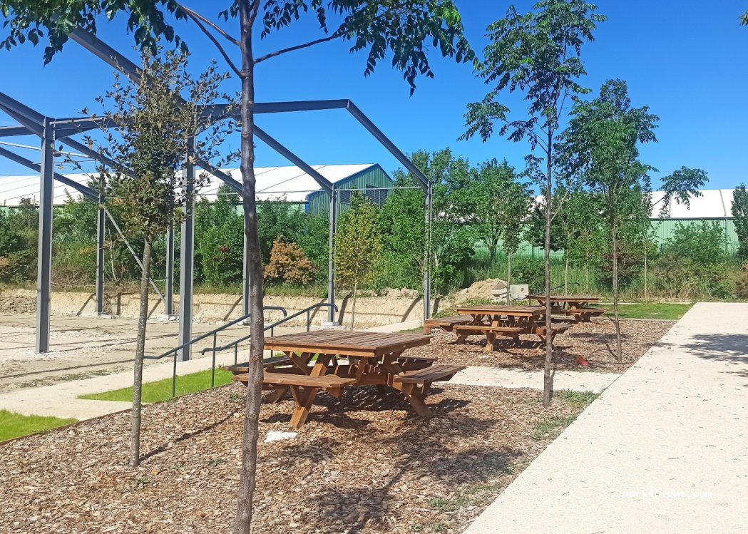 (84400) Apt - 368 Avenue Frédéric Mistral — foto 2
