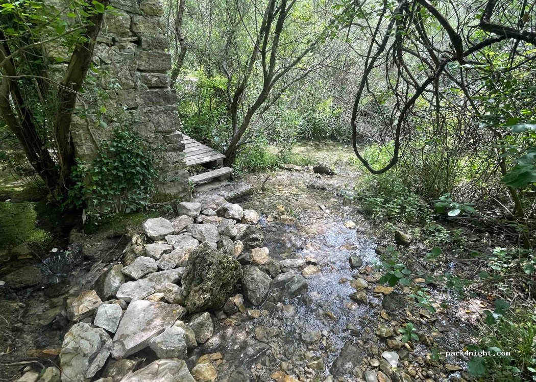 (07200) Rochecolombe - 30 Ruelle du Vieux Village — foto 3