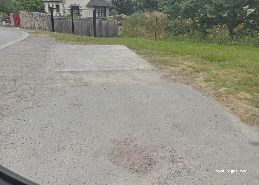 (56430) Néant-sur-Yvel - 7 Rue de la Grotte — foto