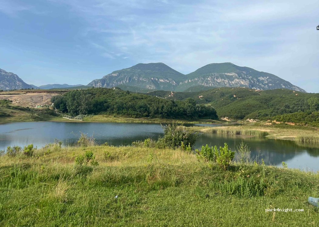 (1047) Kodër e Kuqe - — foto
