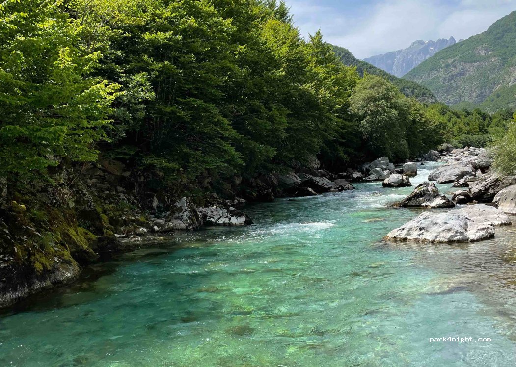 (8701) Dragobi - Rruga Azem Hajdari — foto
