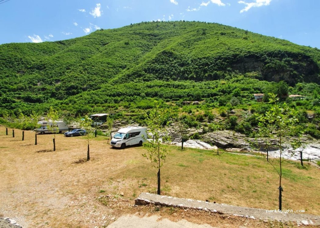 () Urë e Shtrenjtë - Rruga Mesit Postribe — foto