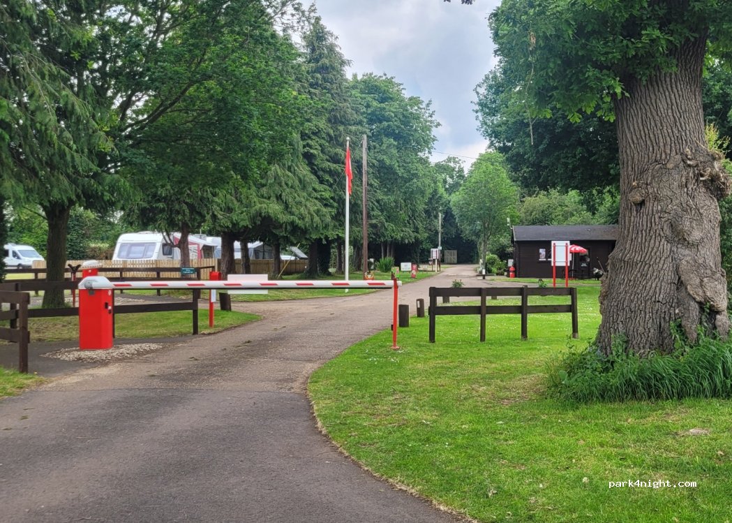 Walton on Thames Camping and Caravanning Club Site — foto