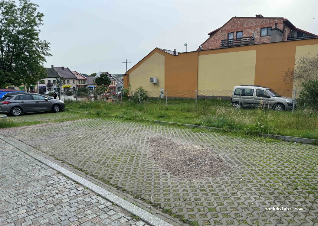 (27-200) Starachowice - 17 Rynek — foto 2
