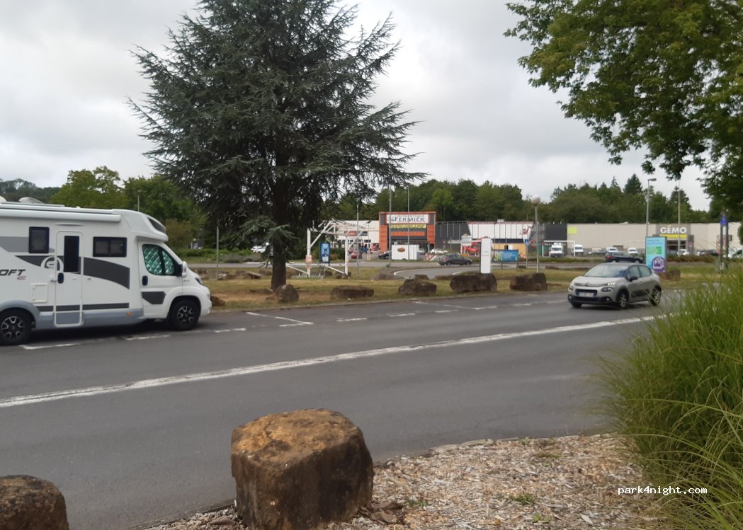 (08000) Villers-Semeuse - D764 — foto