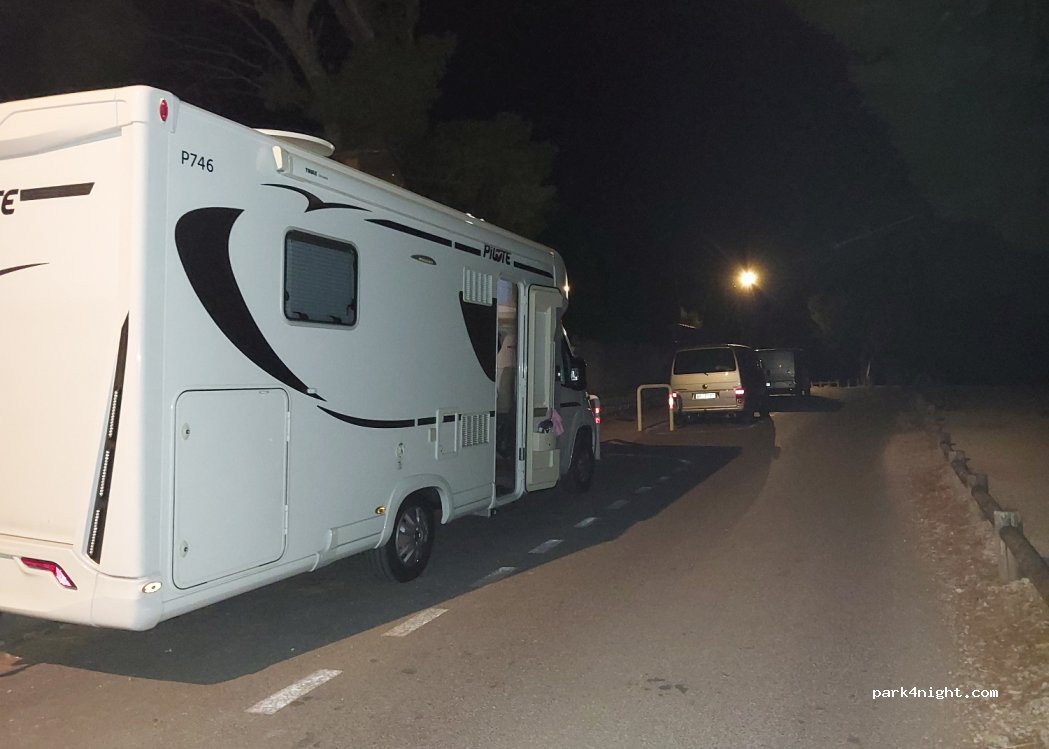 (13260) Cassis - 17 Avenue Notre Dame — foto