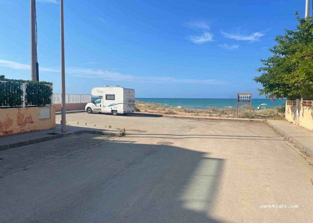 (03779) Les Marines - 236 Carrer Llac Leman — foto 2