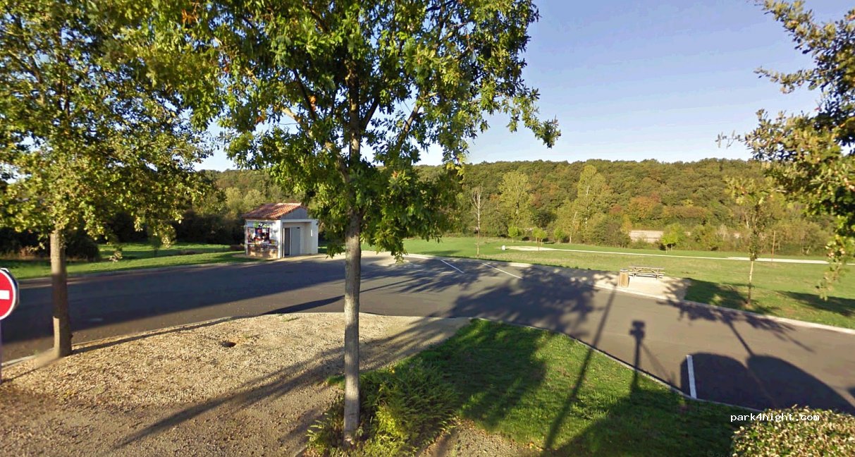 (86600) Lusignan - 51 Avenue de Poitiers — foto
