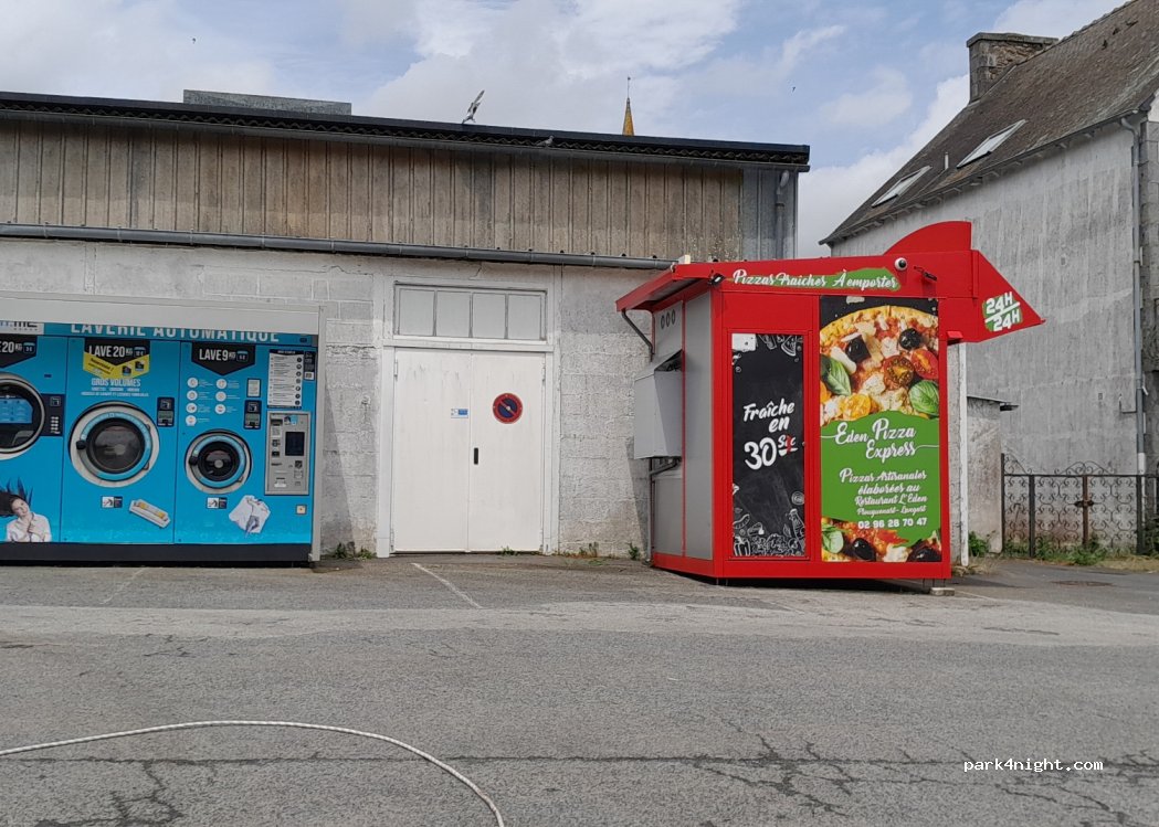 (22330) Le Mené - 17 Rue du Commerce — foto