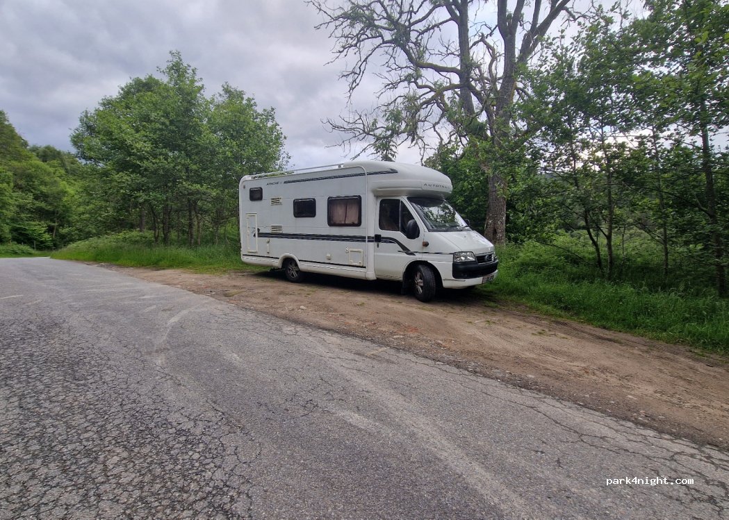 (PH16 5NE) Pitlochry - Unnamed Road — foto