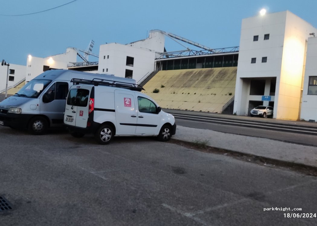 (30900) Nîmes - Unnamed Road — foto