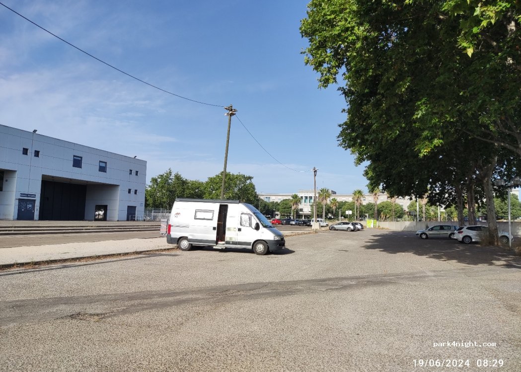 (30900) Nîmes - Unnamed Road — foto 2