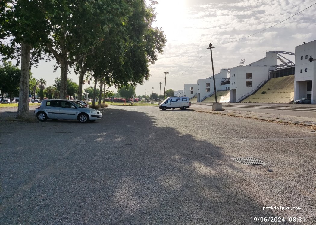 (30900) Nîmes - Unnamed Road — foto 3