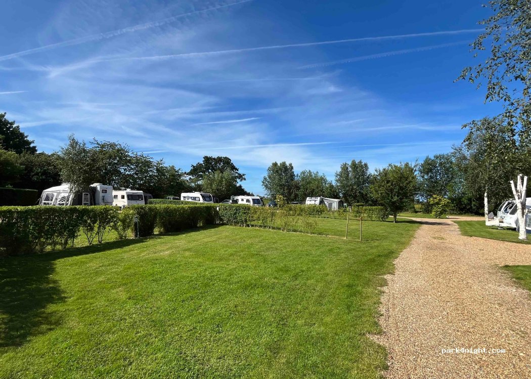 Willowcroft Adult only Camping & Caravan Park — foto