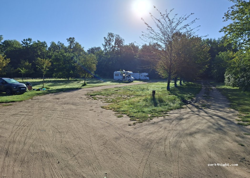 (289 21) Kostomlátky - Unnamed road — foto 3