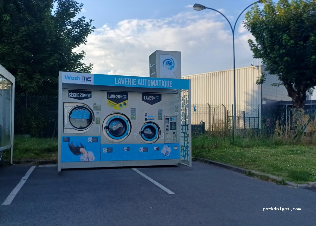 (02500) Hirson - 111 Avenue des Champs Elysées — foto