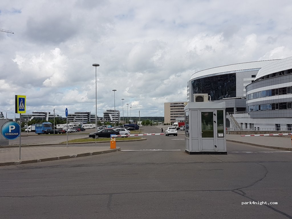 () Minsk - 2 vulica Naračanskaja — foto