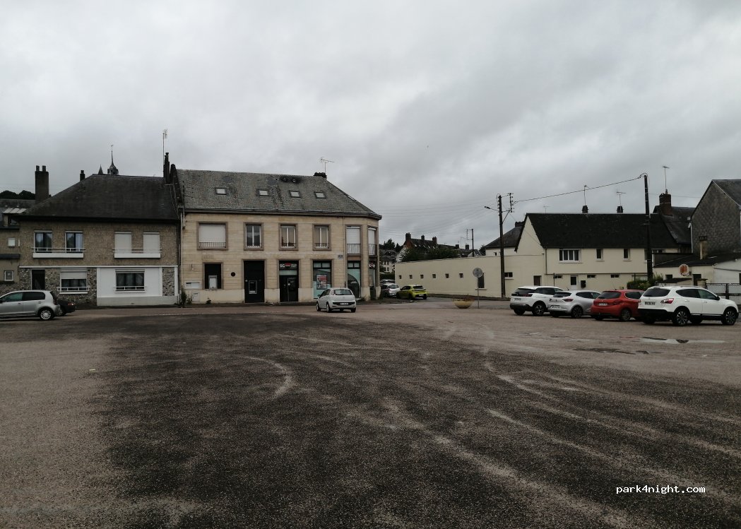 (76390) Aumale - 3 Place de la Libération — foto 2