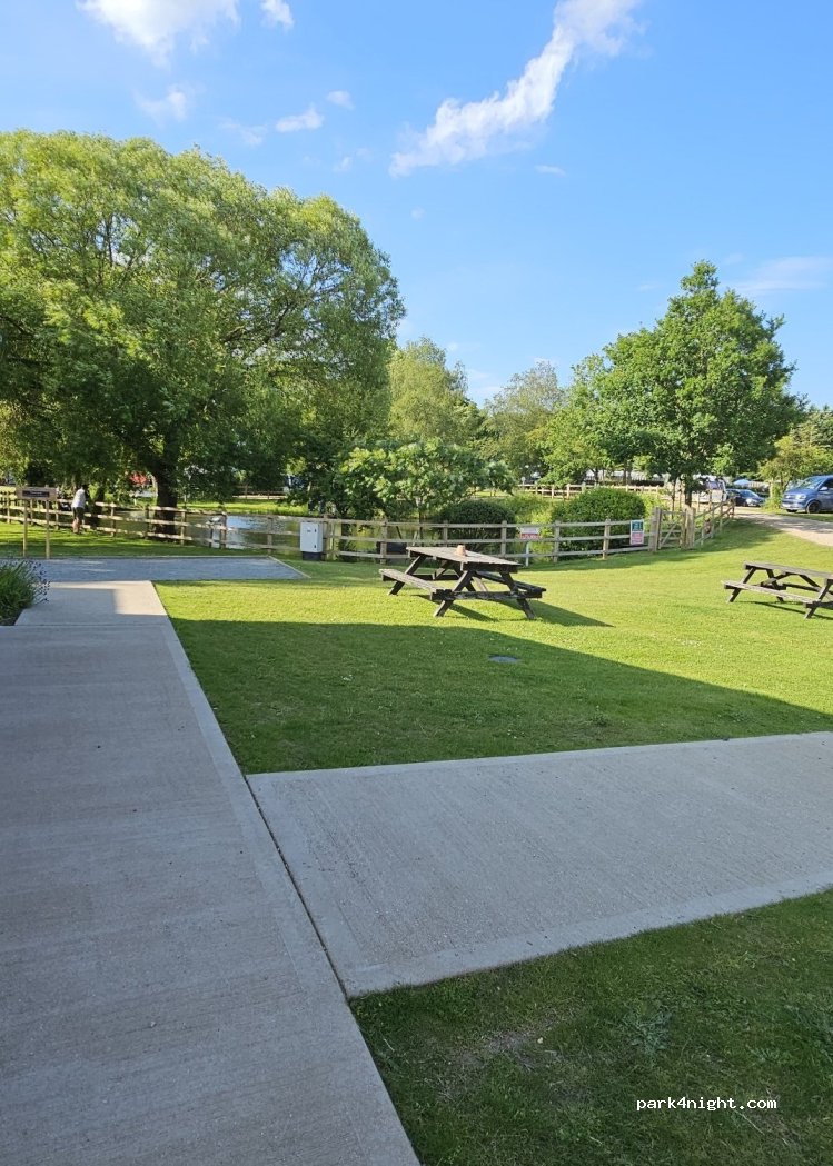 Old Brick Kilns Caravan Park — foto