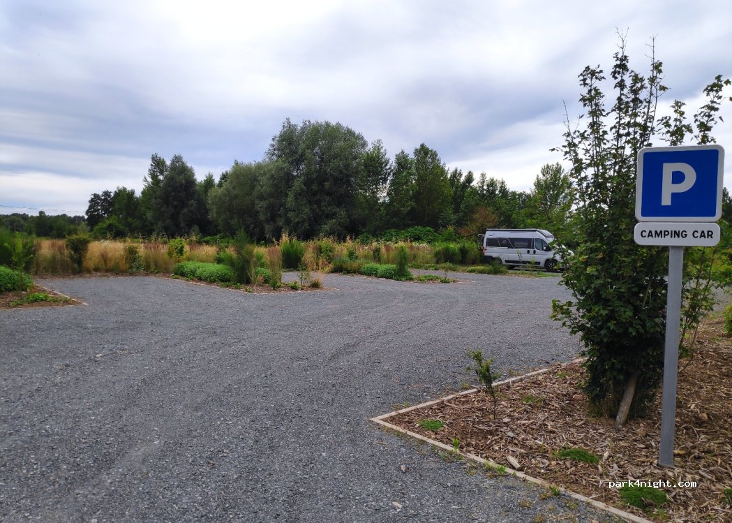(03260) Saint-Germain-des-Fossés - Unnamed Road — foto