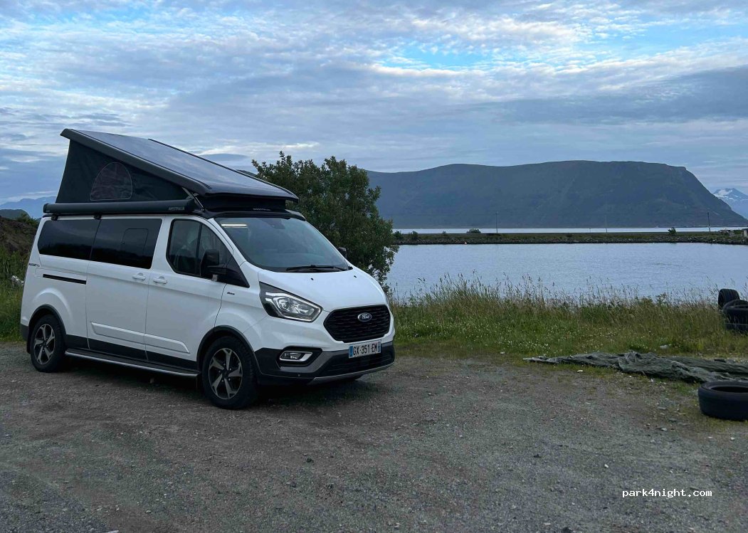 (6055) Godøya - 2 Godøyvegen — foto
