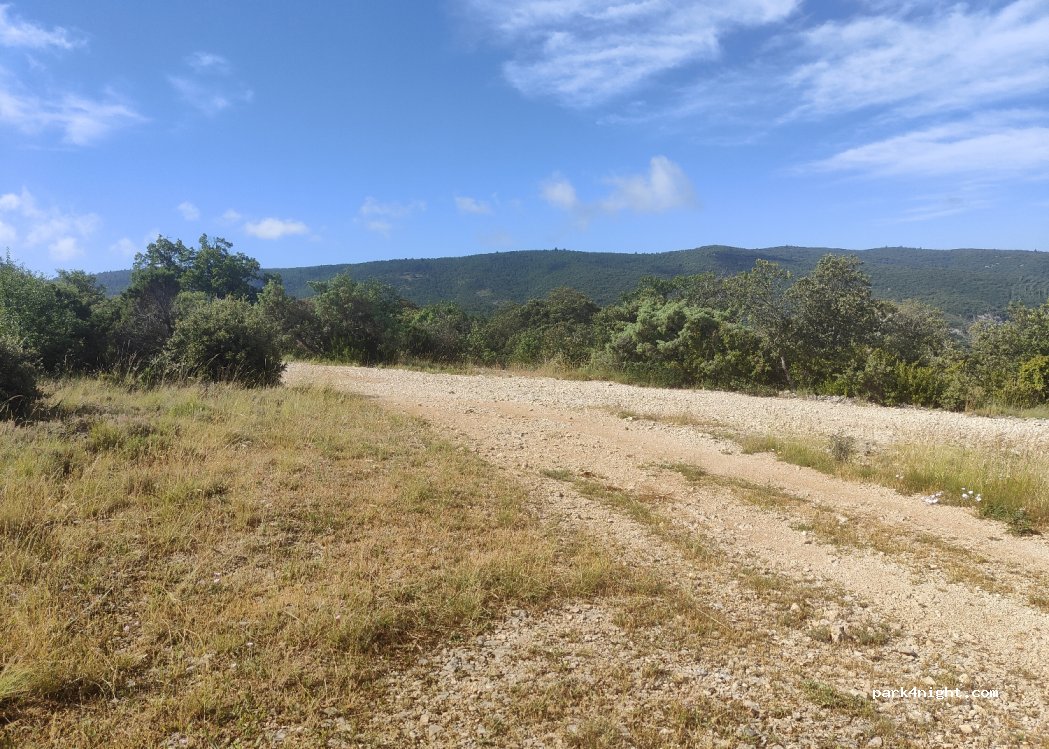 (84570) Méthamis - Unnamed Road — foto