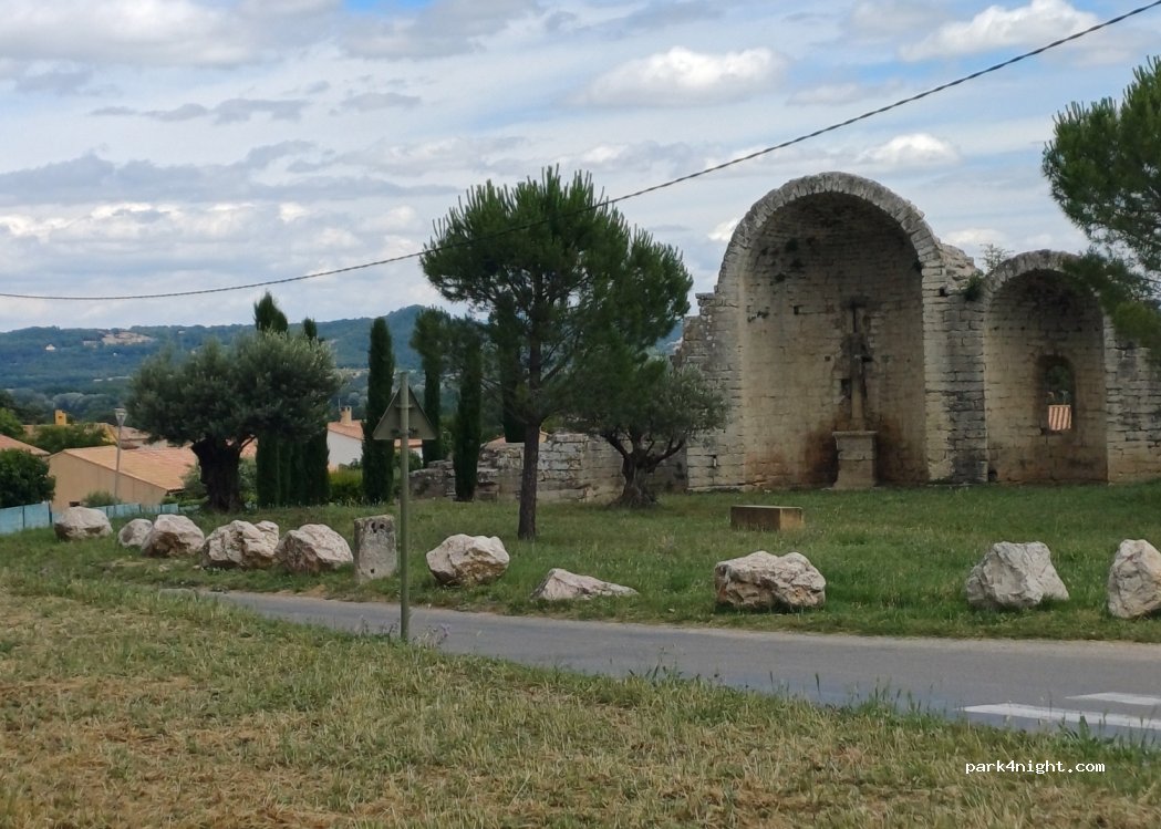 (30700) Uzès - 53 Route de Saint-Ambroix — foto 2