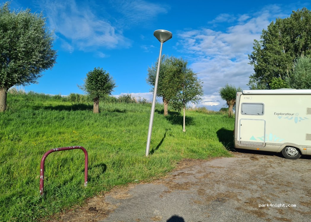 (2461 TR) Ter Aar - 9 Smidskade — foto