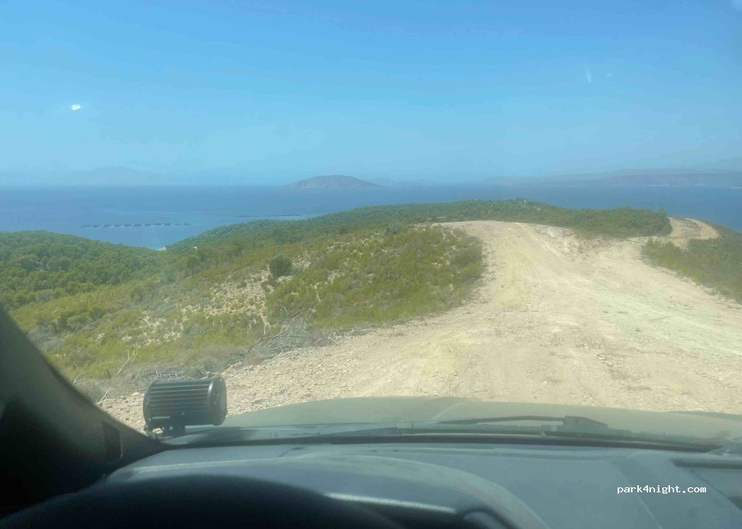 (213 00) Thini - Unnamed Road — foto