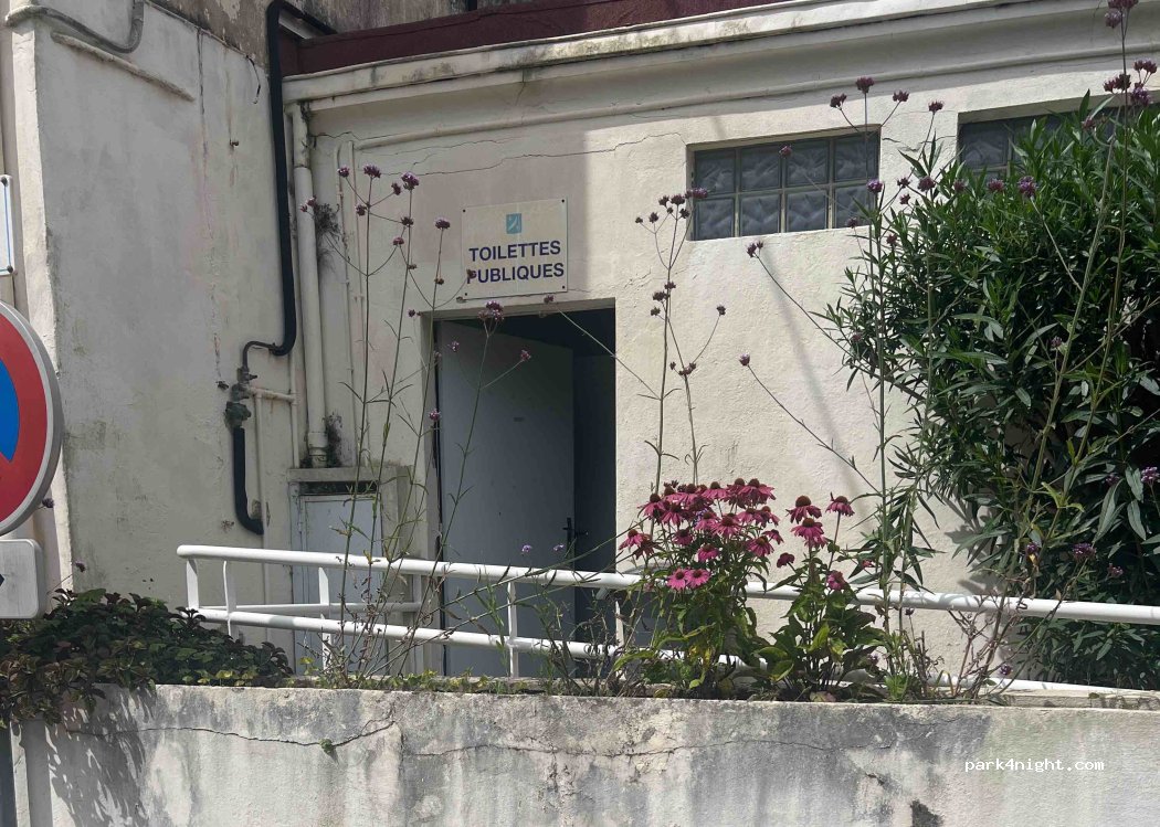 (06400) Cannes - 221 Allée du Cimetière — foto