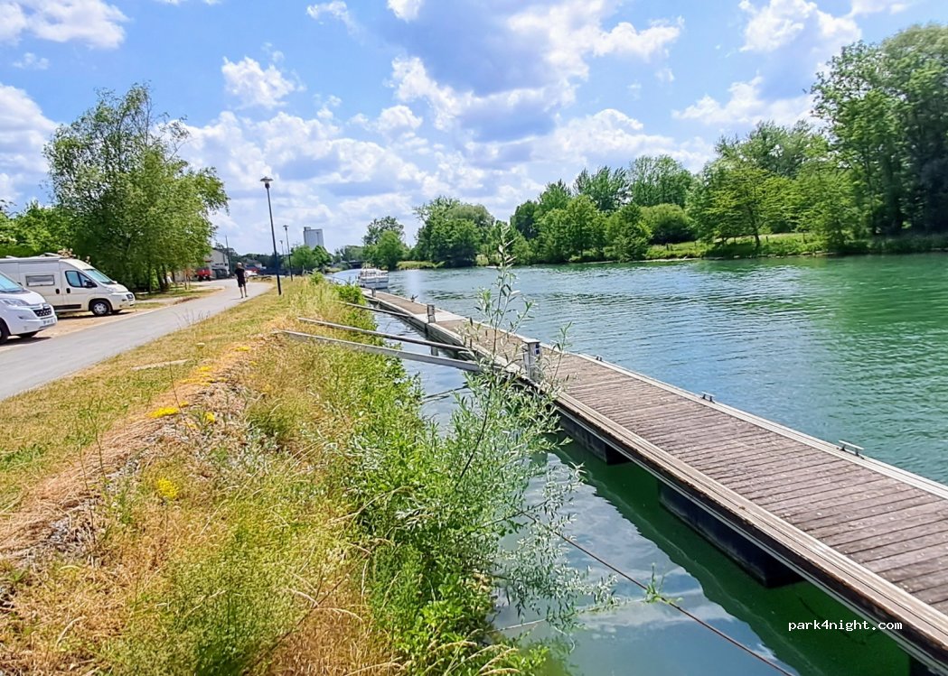 (55110) Dun-sur-Meuse - Rue du Vieux Port — foto 3