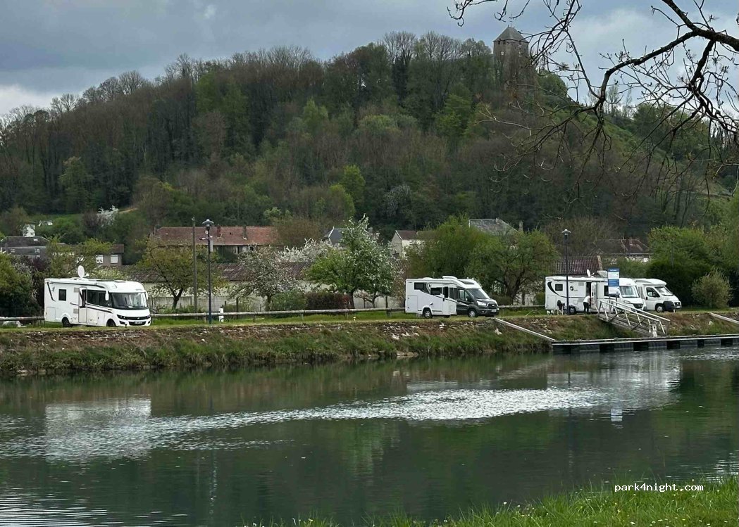 (55110) Dun-sur-Meuse - Rue du Vieux Port — foto 4