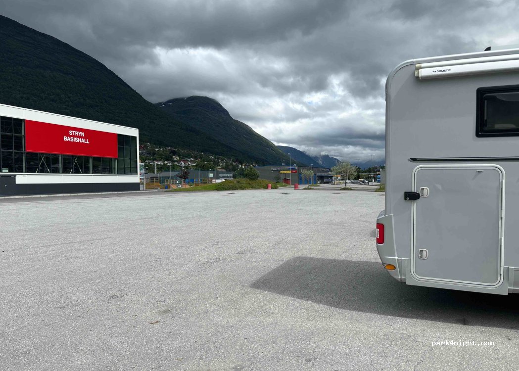 (6783) Stryn - 21 Hegrevegen — foto