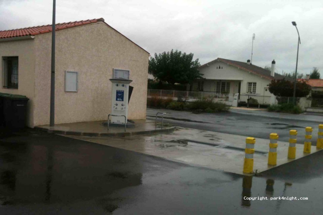 (17600) Saujon - 7011 Route des Écluses — foto