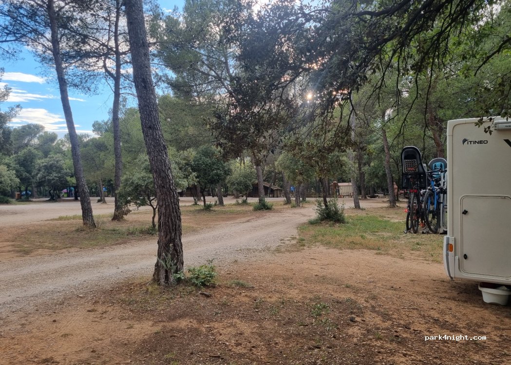 (13760) Saint-Cannat - Chemin de la Diligence — foto