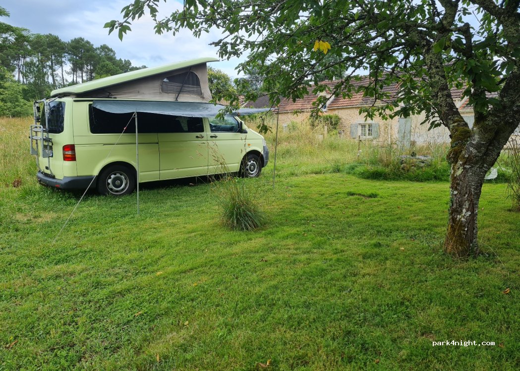 (24400) Issac - 823 Route des Chênes — foto