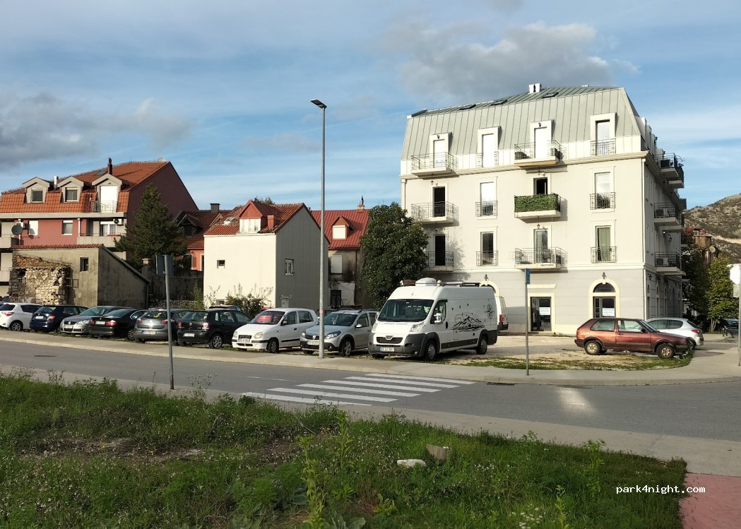 (81250) Cetinje - 13 Bulevar Crnogorskih Junaka — foto 2