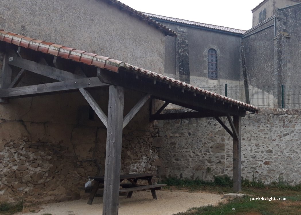 (79350) Chiché - 32 Place Saint-Martin — foto 3