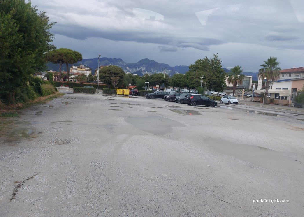 (54033) Marina di Carrara - 4 Viale Amerigo Vespucci — foto