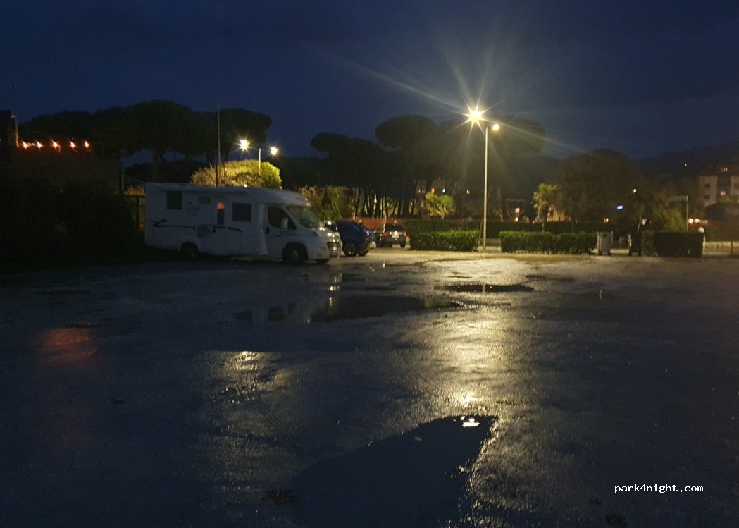 (54033) Marina di Carrara - 4 Viale Amerigo Vespucci — foto 2