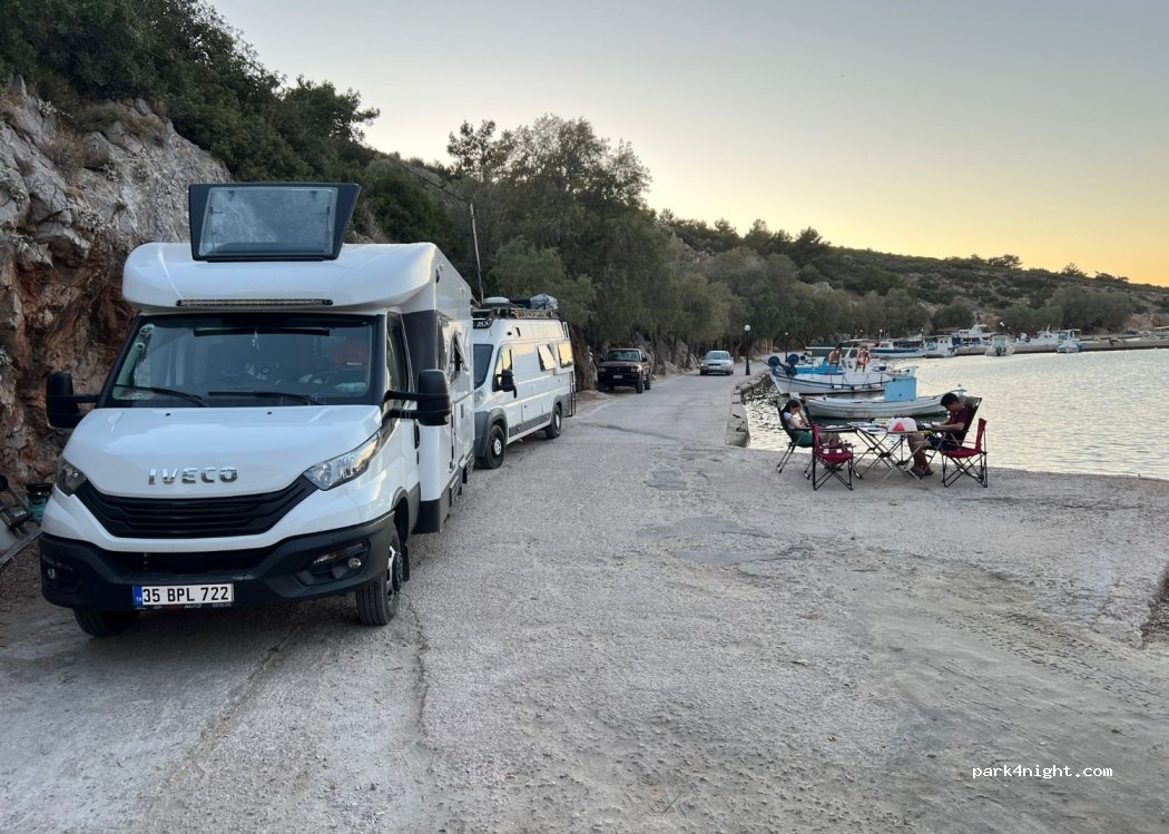 (821 02) Limenas Lithiou - Unnamed Road — foto