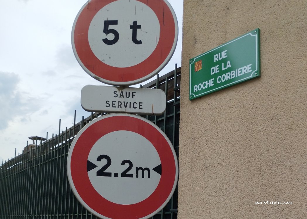 (42100) Saint-Étienne - Rue de la Roche Corbière — foto 4