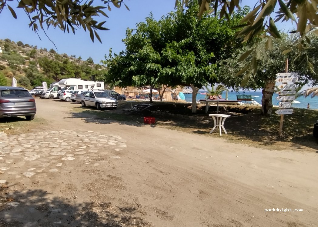 (640 04) Limenas Thassos - Unnamed Road — foto