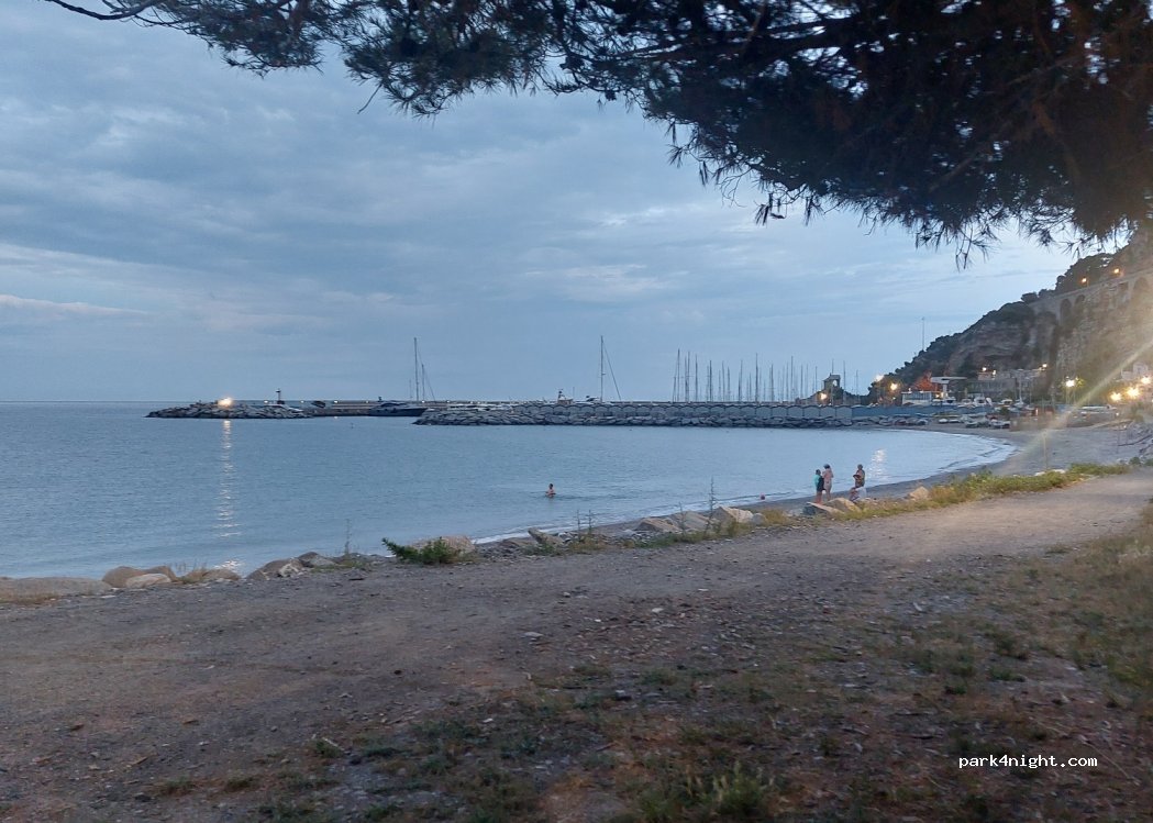 (17021) Alassio - 13 Via Francesco Maria Giancardi — foto 2