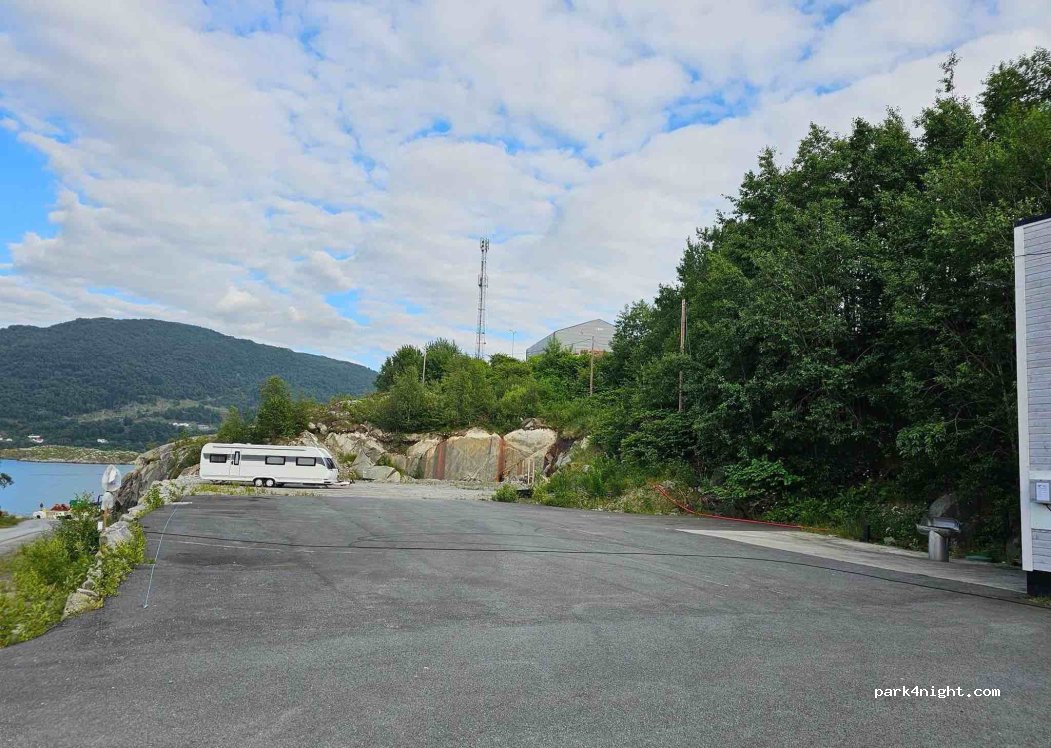 (5593) Skånevik - 135 Leknestangen — foto