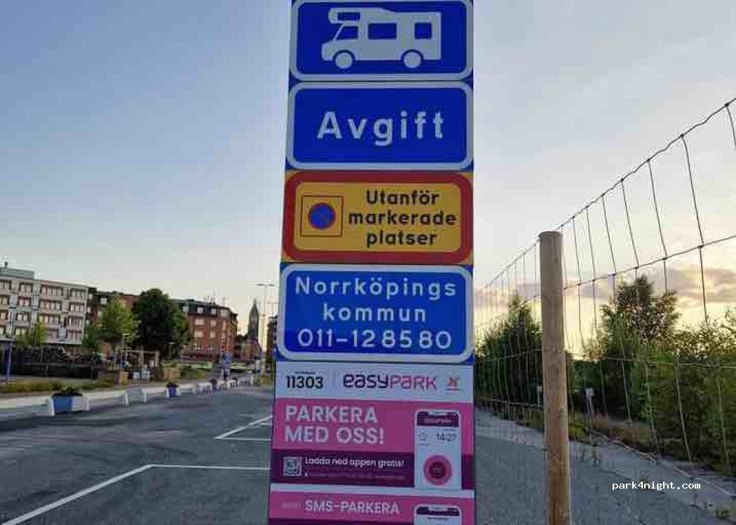 Ställplatser för husbil i Inre hamnen — foto 2