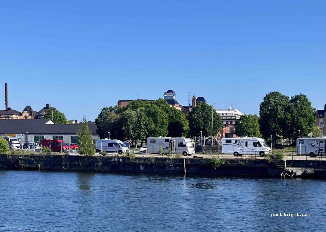 Ställplatser för husbil i Inre hamnen — foto 3