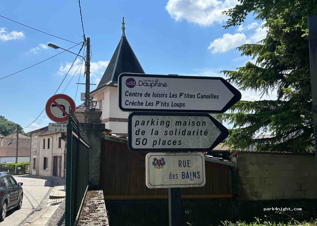 (38110) La Tour-du-Pin - Rue des Bains — foto